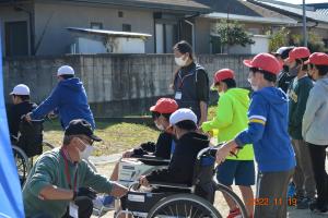 車椅子小学生